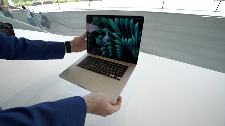 MacBook Air (15-inch, M2) vs. MacBook Air (13-inch, M2): How Apple’s thinnest laptops compare