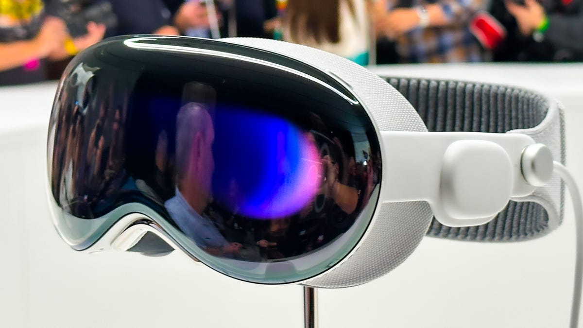 Apple’s Vision Pro Hands-On: This Is the VR Headset I’d Use to Watch 3D Avatar