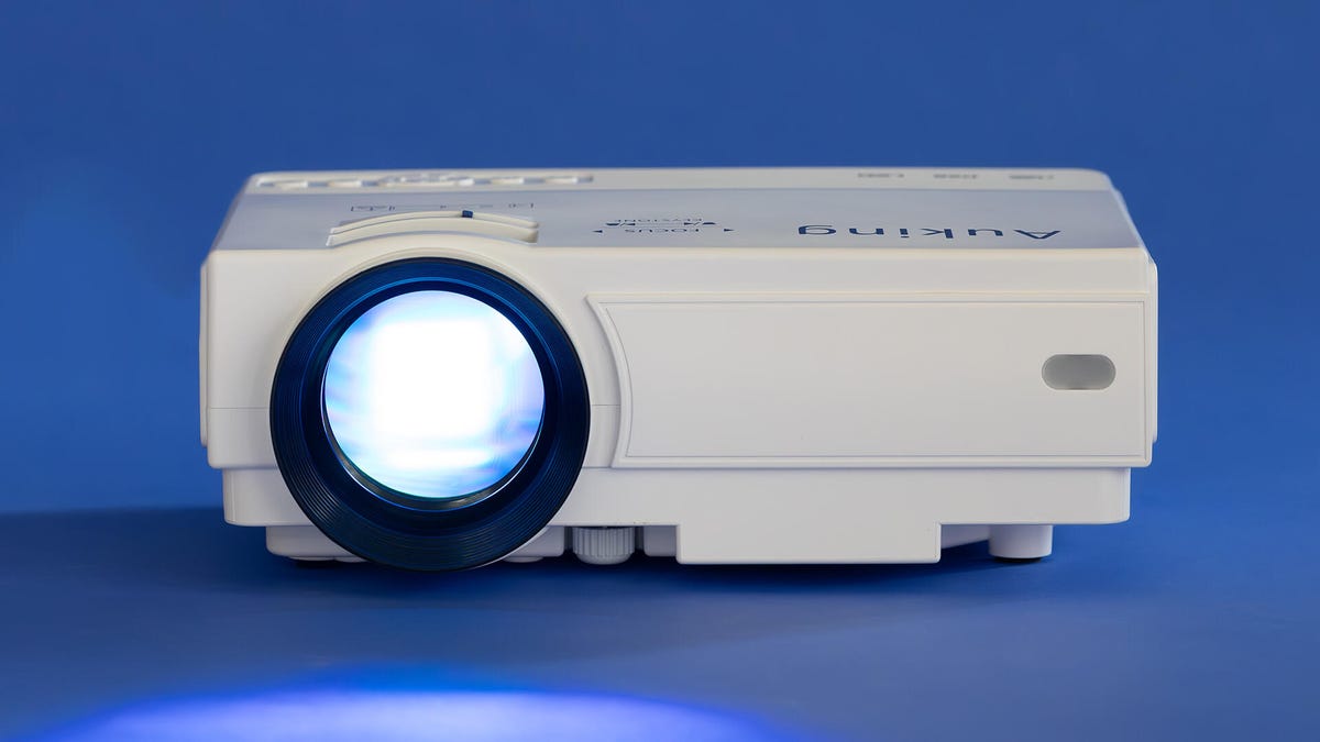 AuKing M8-F Projector Review: It’s an Amazon Bestseller Status for Price, not Quality