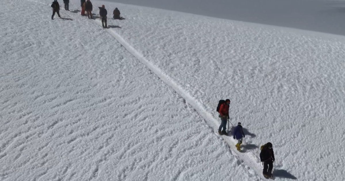 A humanoid robot reaches Chimborazo’s summit with human assistance